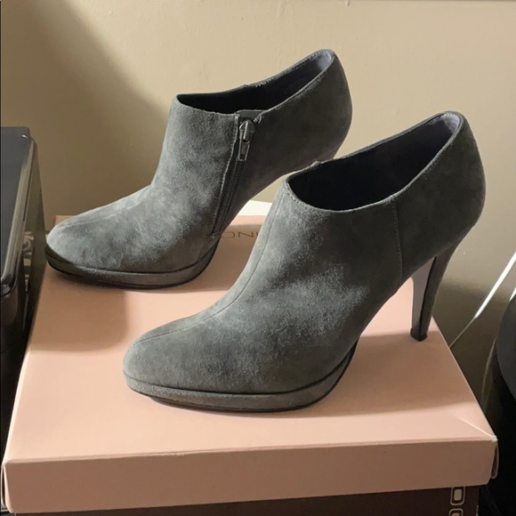 Bandolino Gray Suede Heel booties size 7M - Picture 4 of 9